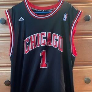Derrick Rose Bulls jersey size XL